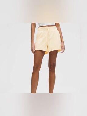 Lululemon Dance Studio High-Rise Short 3.5" Butter Cream